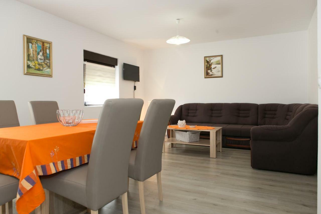 Apartman Lori Otočac Eksteriør billede