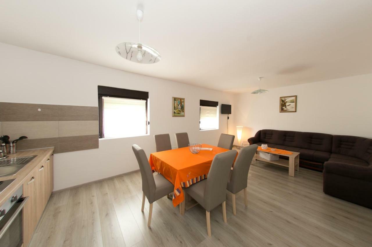 Apartman Lori Otočac Eksteriør billede